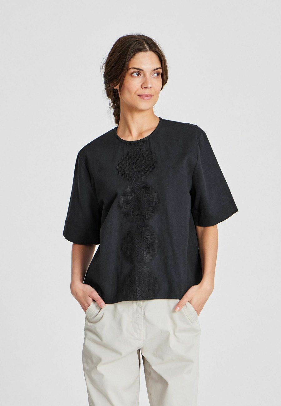 Блуза GAI+LISVA SIGNE S/S, Black
Блуза GAI+LISVA SIGNE S/S, Black