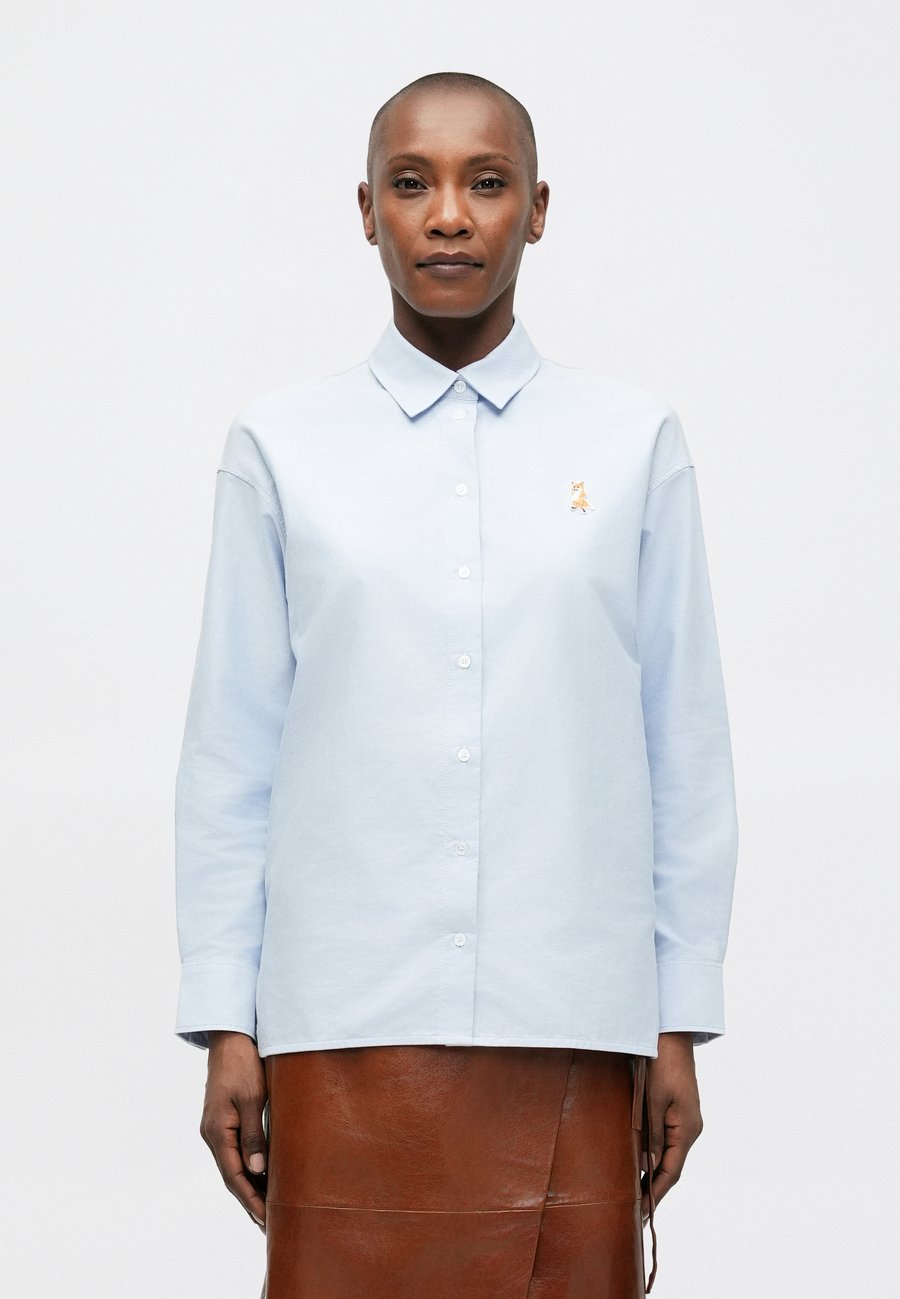 Блуза Maison Kitsuné LADY FOX CASUAL SHIRT, Steel Blue/Light Blue
Блуза Maison Kitsuné LADY FOX CASUAL SHIRT, Steel Blue/Light Blue