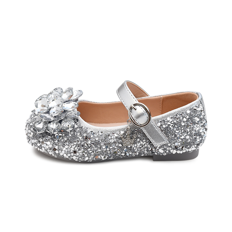 Детские кожаные туфли для детей 3-7 лет Budding, серебро
Детские кожаные туфли для детей 3-7 лет Budding, серебро