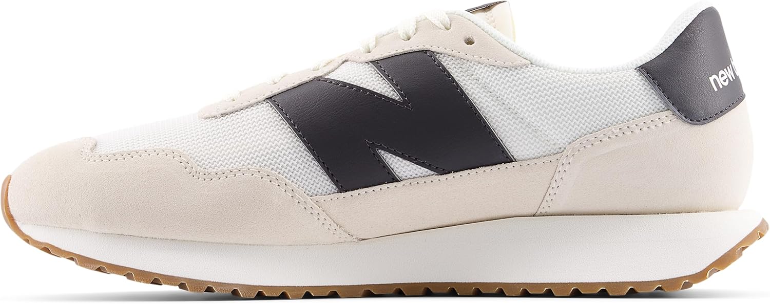 Мужские кроссовки для бега по шоссе New Balance 237 V1 Classic, Sea Salt/Black Cement
Мужские кроссовки для бега по шоссе New Balance 237 V1 Classic, Sea Salt/Black Cement
