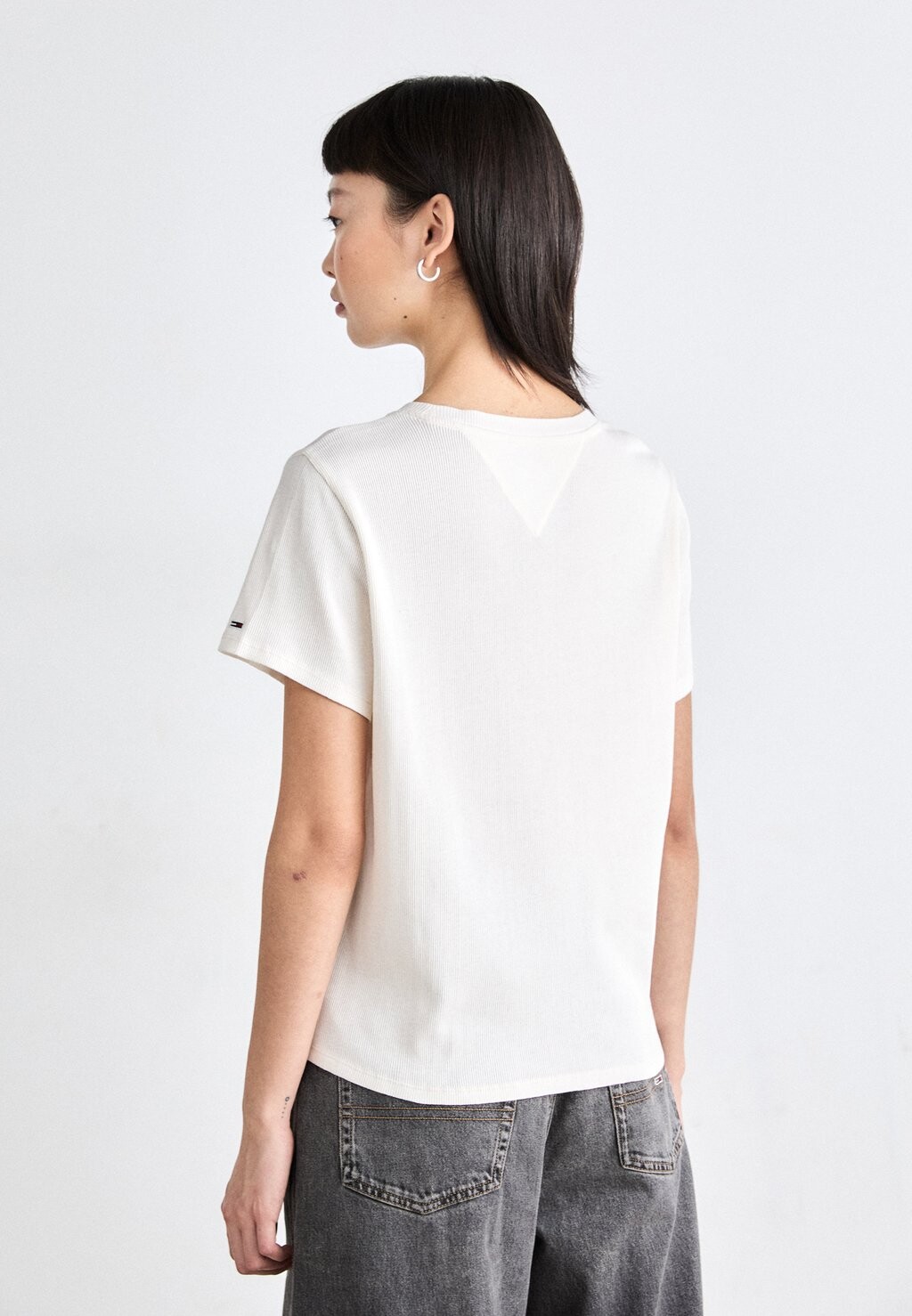 Футболка с принтом SLIM VARSITY TEE Tommy Jeans, белый
Футболка с принтом SLIM VARSITY TEE Tommy Jeans, белый