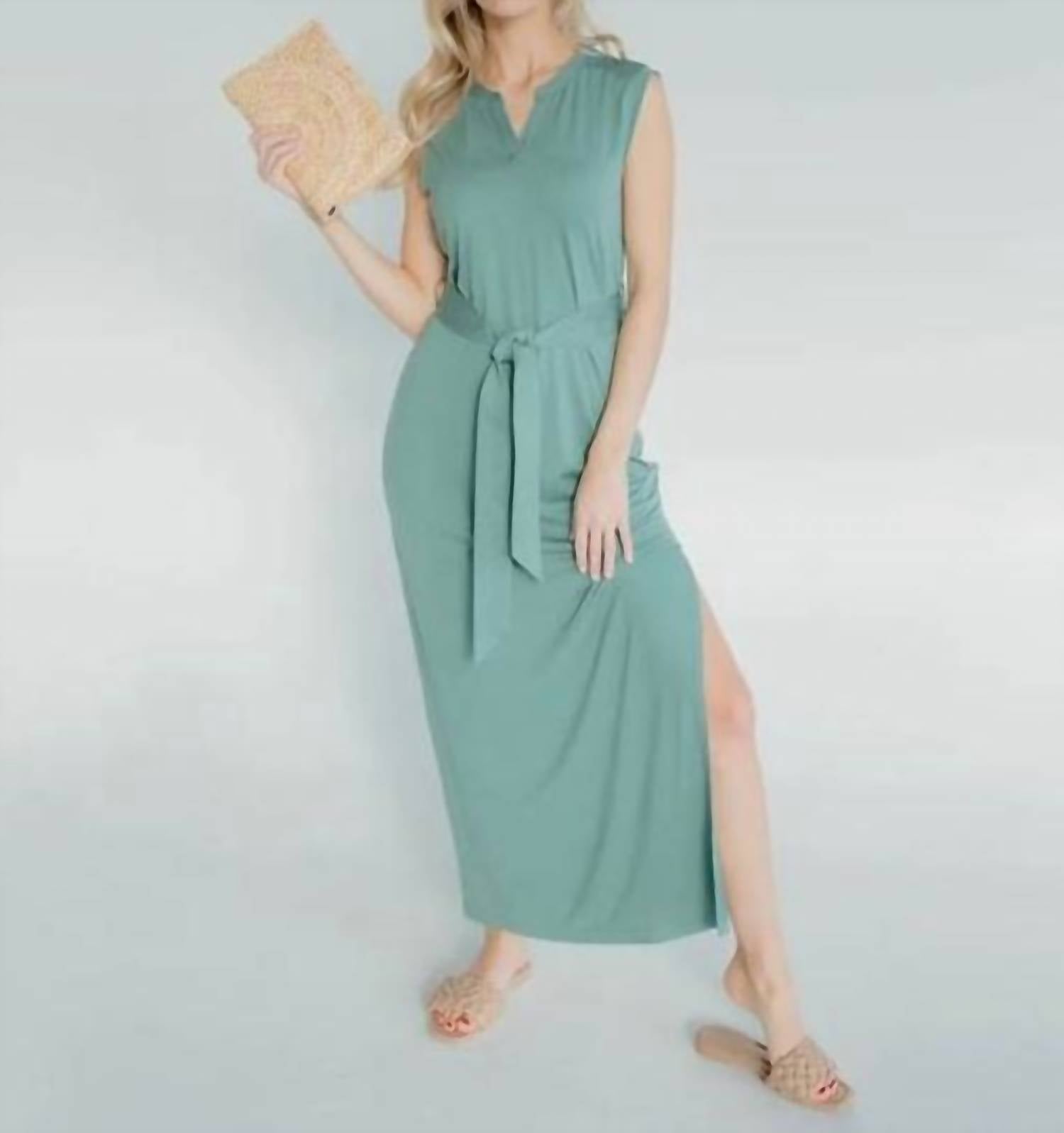 Платье-макси Charlotte с поясом зеленого цвета Savra√©
Платье-макси Charlotte с поясом зеленого цвета Savra√©