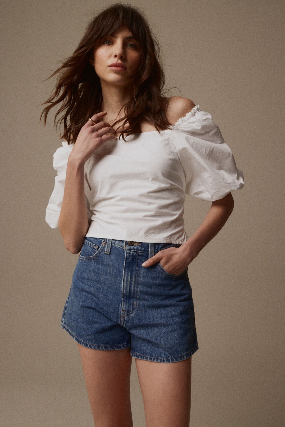 Топ с рюшами вырезом бардо и рукавами-буфами Laura Ashley, белый 
Топ с рюшами вырезом бардо и рукавами-буфами Laura Ashley, белый