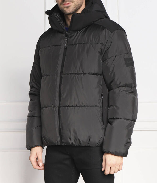 Куртка мужская Calvin Klein короткая с капюшоном, черный
Куртка мужская Calvin Klein короткая с капюшоном, черный