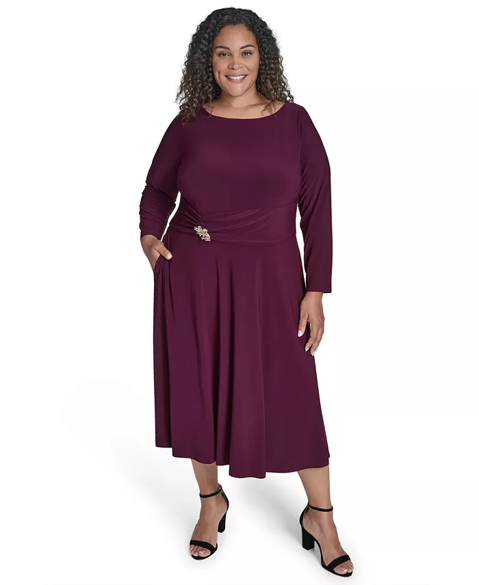 Платье миди больших размеров с асимметричным вырезом лодочкой и боковыми сборками Jessica Howard
Платье миди больших размеров с асимметричным вырезом лодочкой и боковыми сборками Jessica Howard