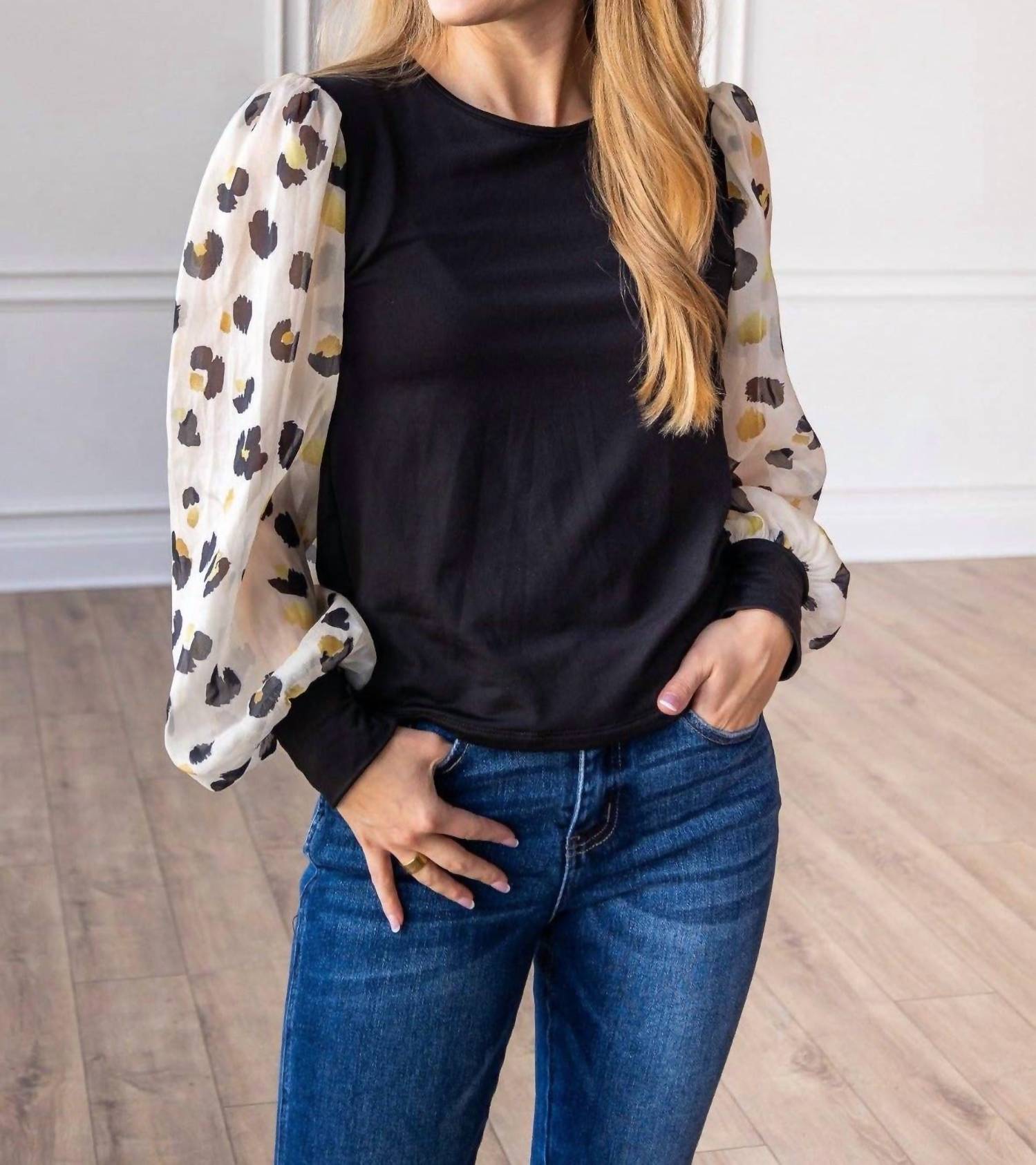 Топ с рукавами-фонариками Leopard Dream черного цвета Grace + Emma
Топ с рукавами-фонариками Leopard Dream черного цвета Grace + Emma