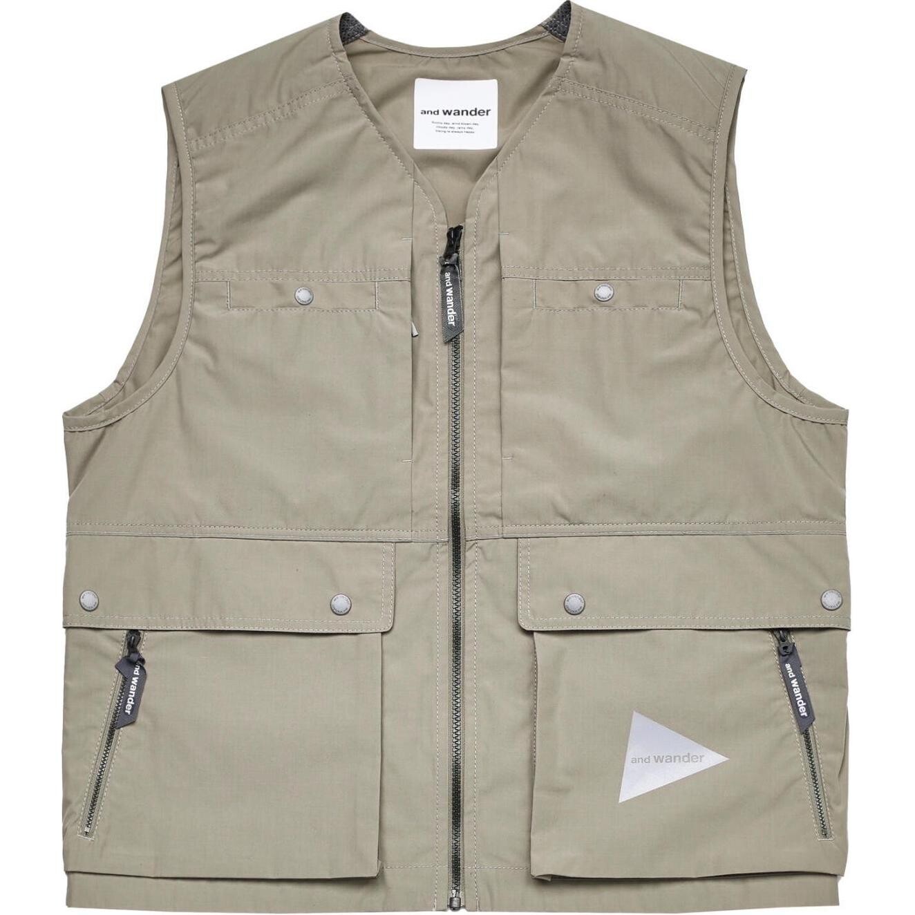 Жилет мужской бежевый And Wander
Жилет мужской бежевый And Wander