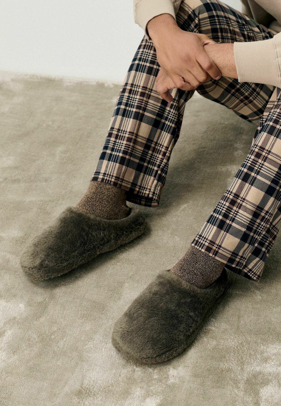 Тапочки Next Slippers, Taupe
Тапочки Next Slippers, Taupe