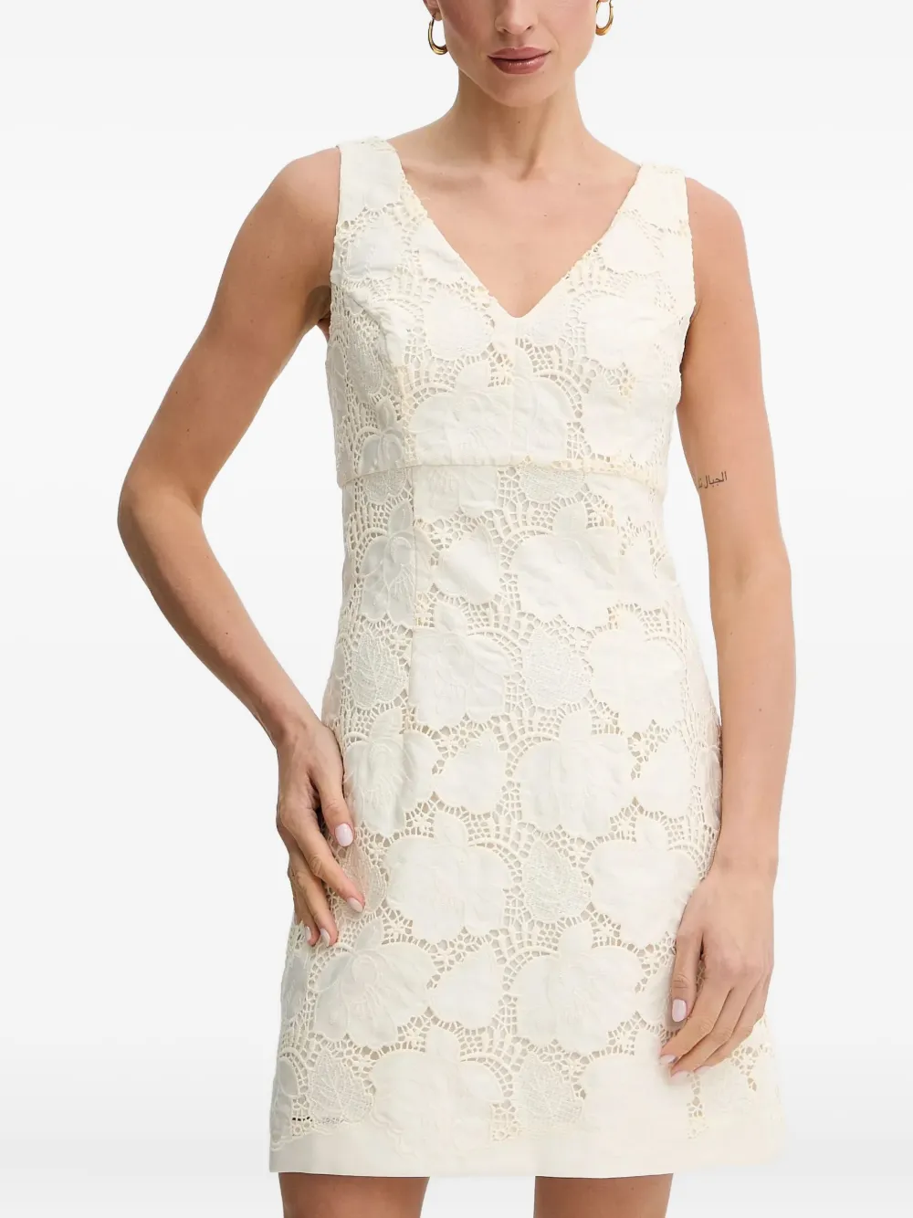 Платье мини с v-образным вырезом и люверсами GUESS USA, нейтральный
Платье мини с v-образным вырезом и люверсами GUESS USA, нейтральный