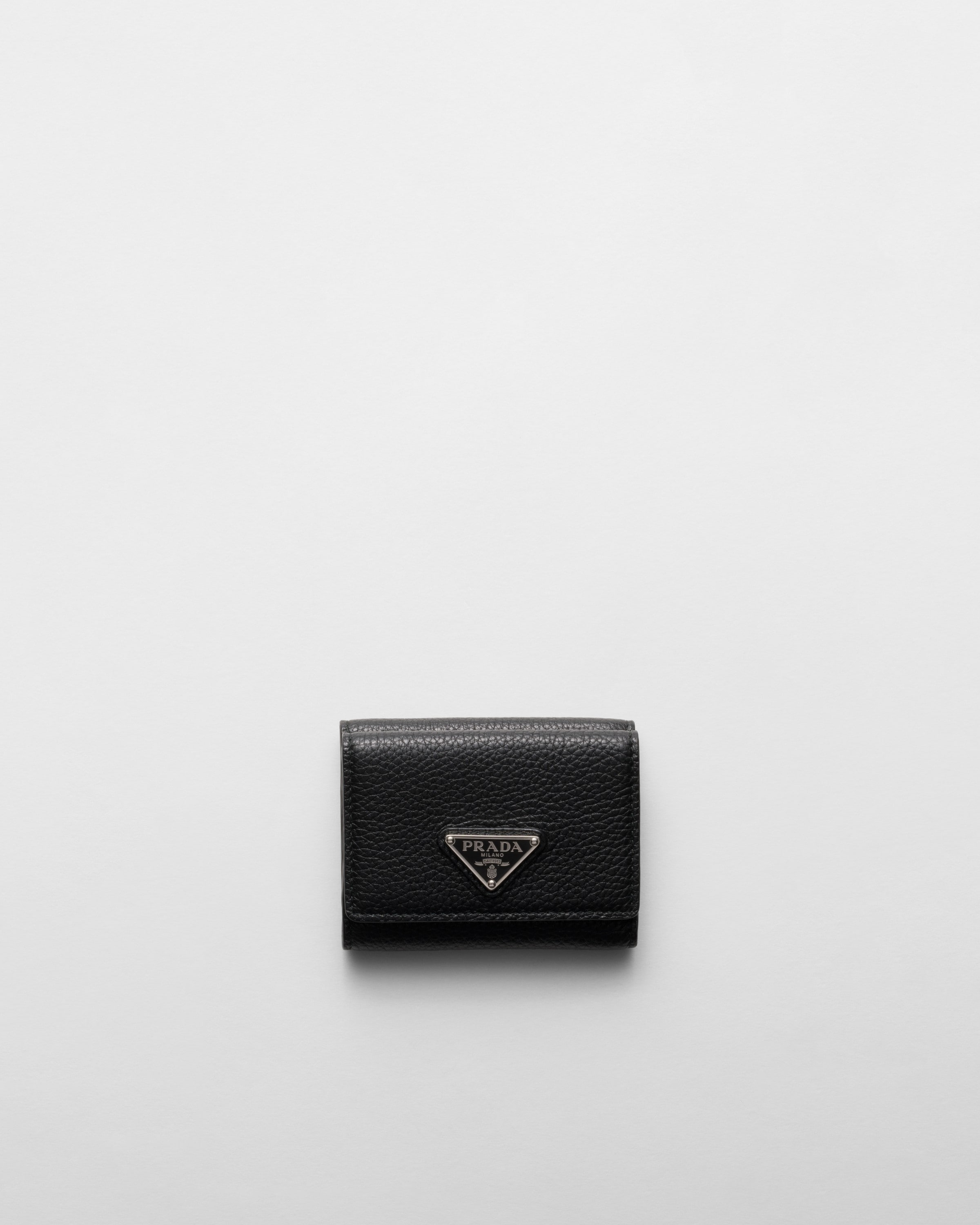 Маленький кожаный кошелек Prada, черный
Маленький кожаный кошелек Prada, черный