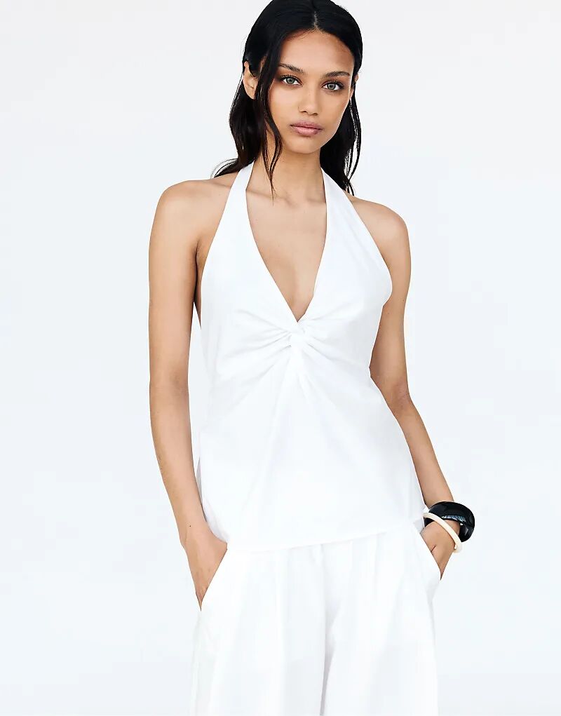 Белый топ-халтер Pull&Bear с V-образным вырезом
Белый топ-халтер Pull&Bear с V-образным вырезом