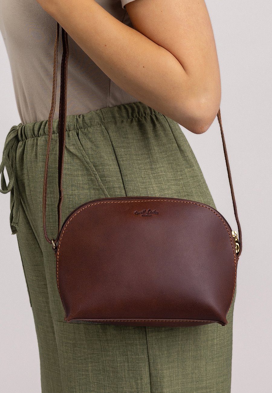 Сумка кросс-боди Gusti Leder CAIO, Braun/Mottled Brown
Сумка кросс-боди Gusti Leder CAIO, Braun/Mottled Brown