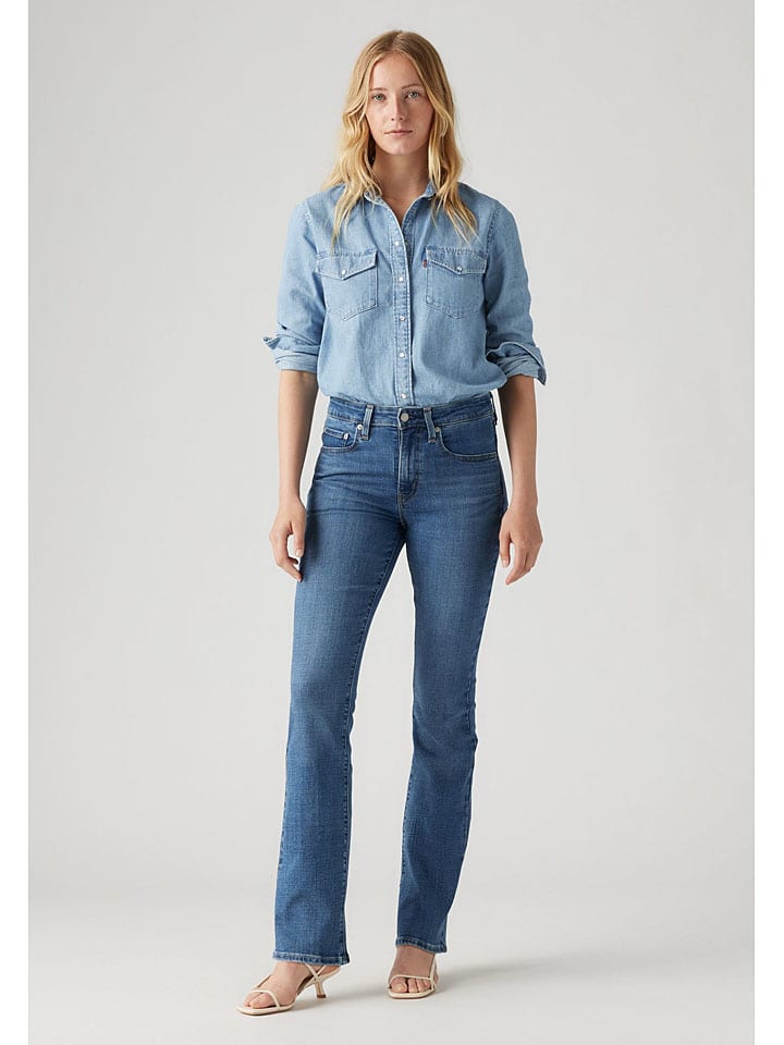 Levi's Джинсы - Удобный крой - светло-голубого цвета
Levi's Джинсы - Удобный крой - светло-голубого цвета