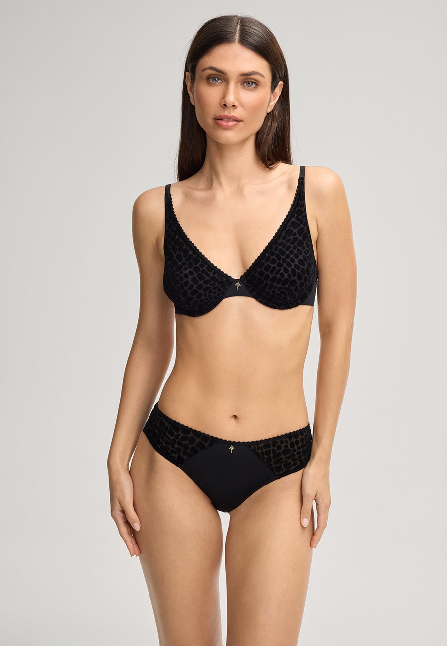 Бюстгальтер JOOP! Triangle bra, Schwarz/Black
Бюстгальтер JOOP! Triangle bra, Schwarz/Black