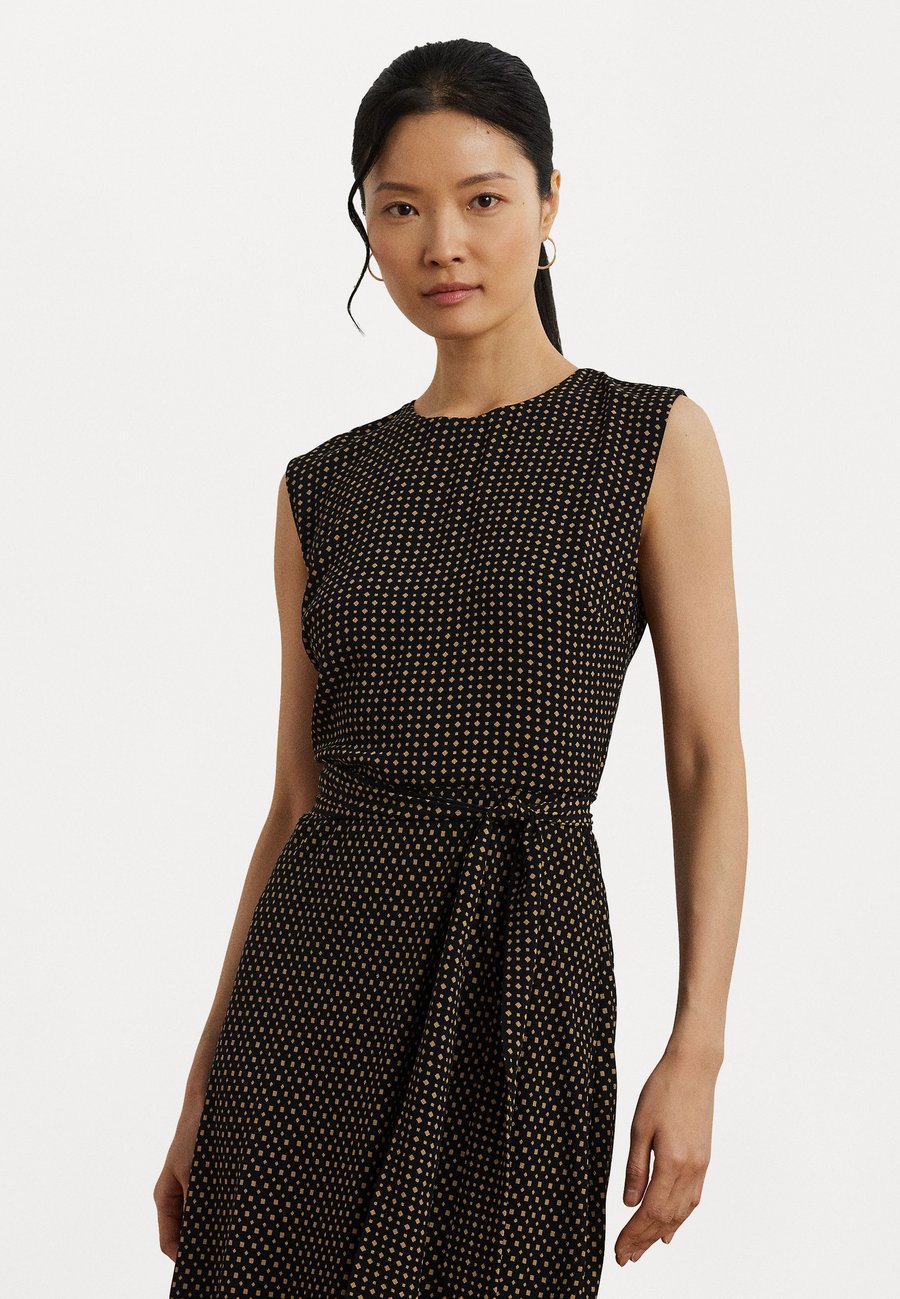 Платье Lauren Ralph Lauren Geo Print Belted Bubble Crepe Dress, Black
Платье Lauren Ralph Lauren Geo Print Belted Bubble Crepe Dress, Black