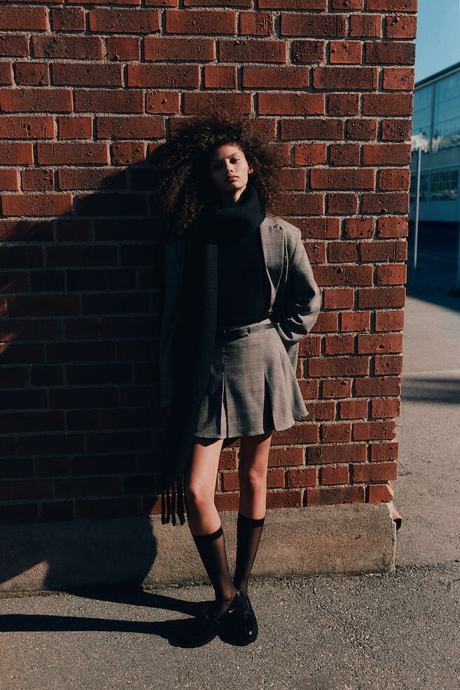 Короткая плиссированная юбка H&M, серый
Короткая плиссированная юбка H&M, серый