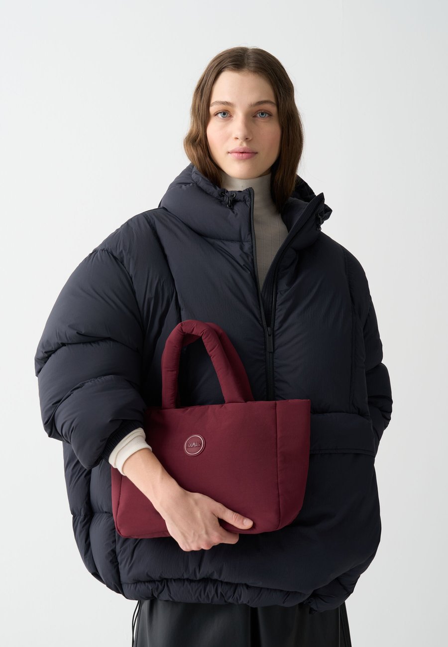 Сумка-шоппер Colmar Originals PUFFY TOTE, Bordeaux
Сумка-шоппер Colmar Originals PUFFY TOTE, Bordeaux