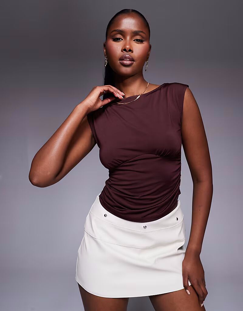 Топ шоколадного цвета с вырезом-лодочкой под грудью от ASOS DESIGN
Топ шоколадного цвета с вырезом-лодочкой под грудью от ASOS DESIGN