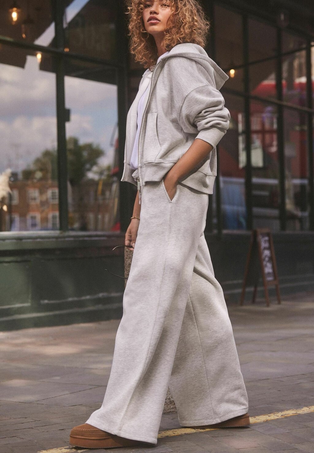 Спортивные брюки SELF WIDE Self., серый
Спортивные брюки SELF WIDE Self., серый