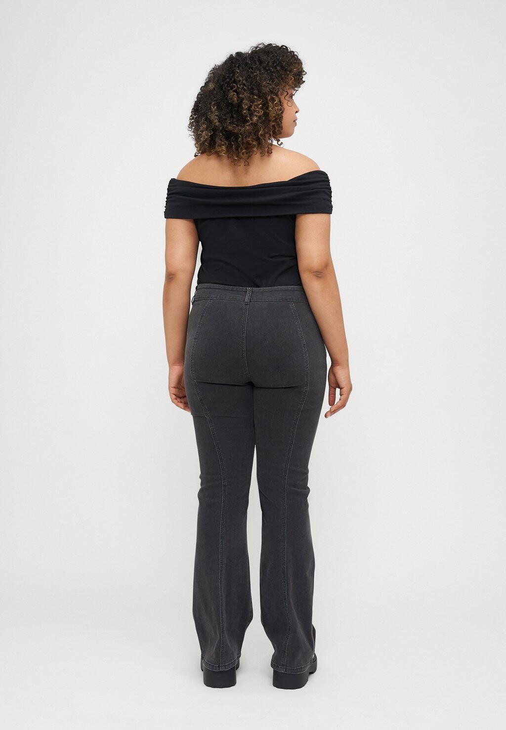 Расклешенные джинсы CARSALLY MID WAIST PLEAT FLARED ONLY Carmakoma, черный деним
Расклешенные джинсы CARSALLY MID WAIST PLEAT FLARED ONLY Carmakoma, черный деним