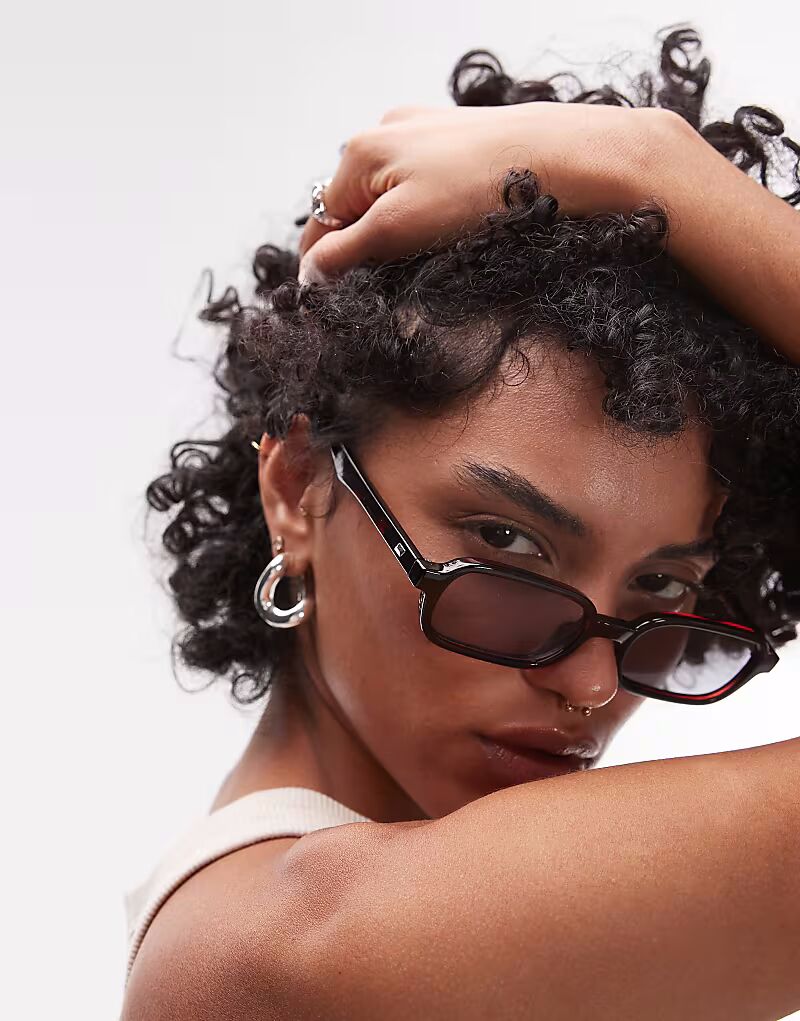 Солнцезащитные очки Le Specs Pilferer прямоугольной формы в вишневой черепаховой оправе
Солнцезащитные очки Le Specs Pilferer прямоугольной формы в вишневой черепаховой оправе