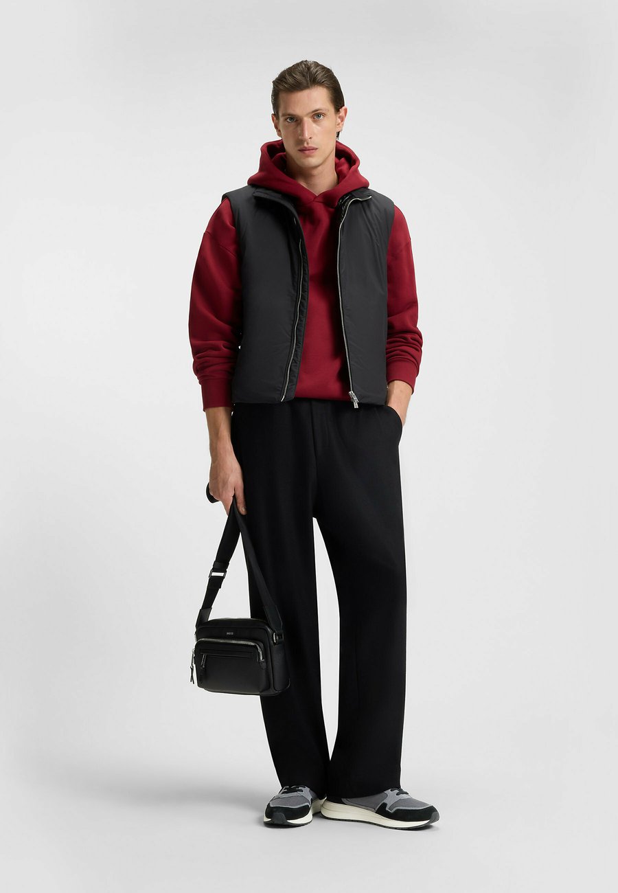 Кроссовки BOSS VINSTON RUNN, Dark Grey Two/Dark Grey
Кроссовки BOSS VINSTON RUNN, Dark Grey Two/Dark Grey