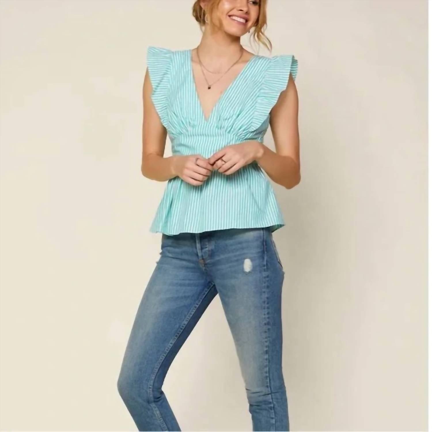 Майка с V-образным вырезом зеленого цвета SKIES ARE BLUE
Майка с V-образным вырезом зеленого цвета SKIES ARE BLUE