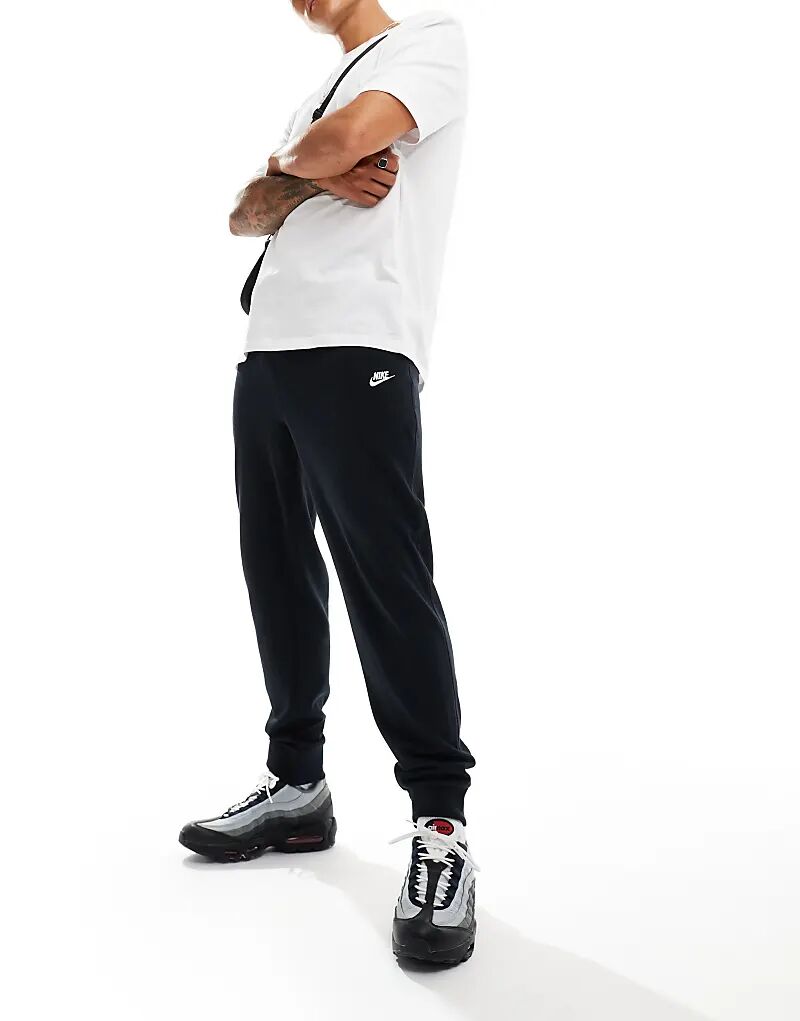Спортивные брюки Club Knit черного цвета Nike
Спортивные брюки Club Knit черного цвета Nike
