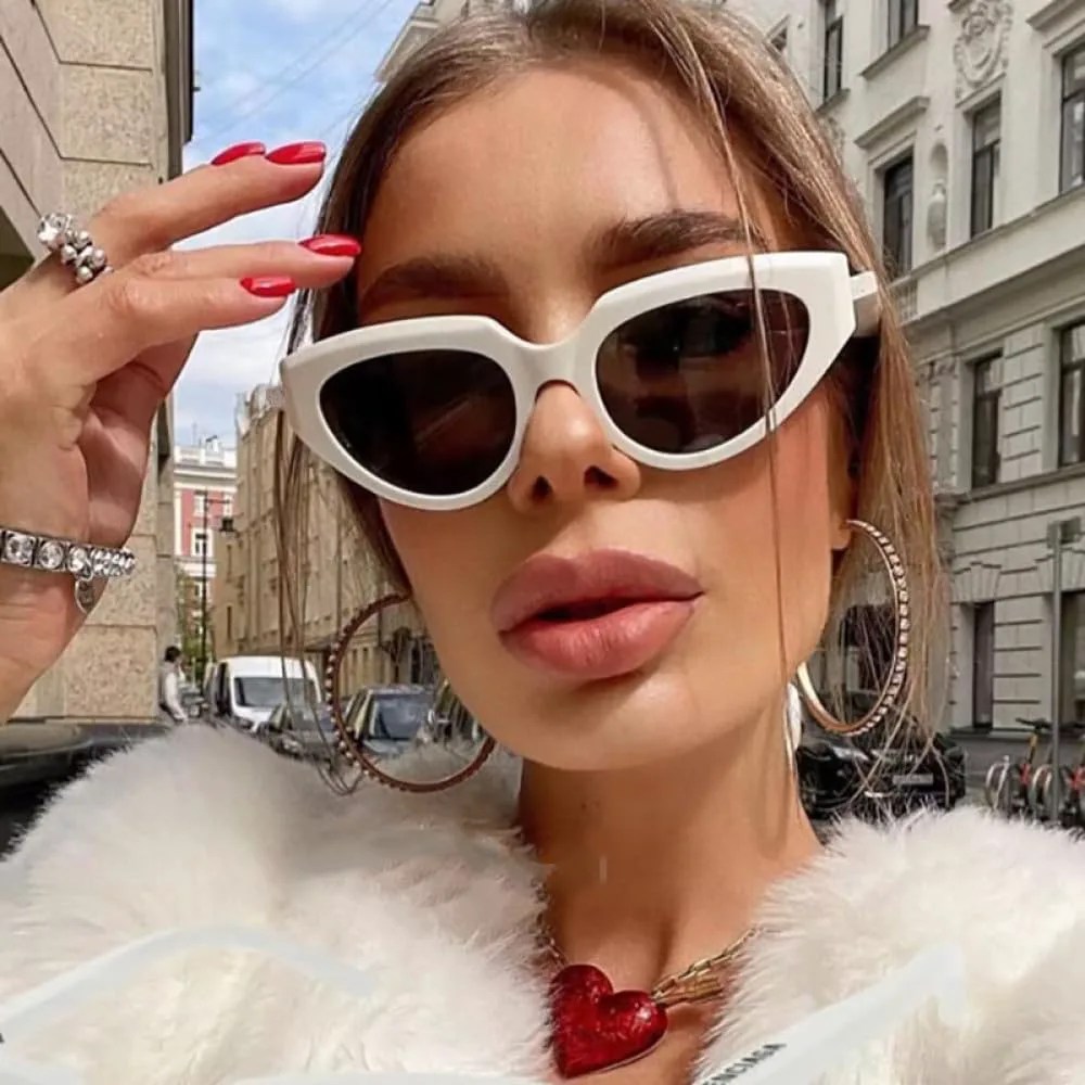 Солнцезащитные очки «кошачий глаз» для женщин, белые, маленькие треугольные, женские, с защитой от УФ-излучения UV400, винтажные женские очки LANGSER, White Gray
Солнцезащитные очки «кошачий глаз» для женщин, белые, маленькие треугольные, женские, с защитой от УФ-излучения UV400, винтажные женские очки LANGSER, White Gray