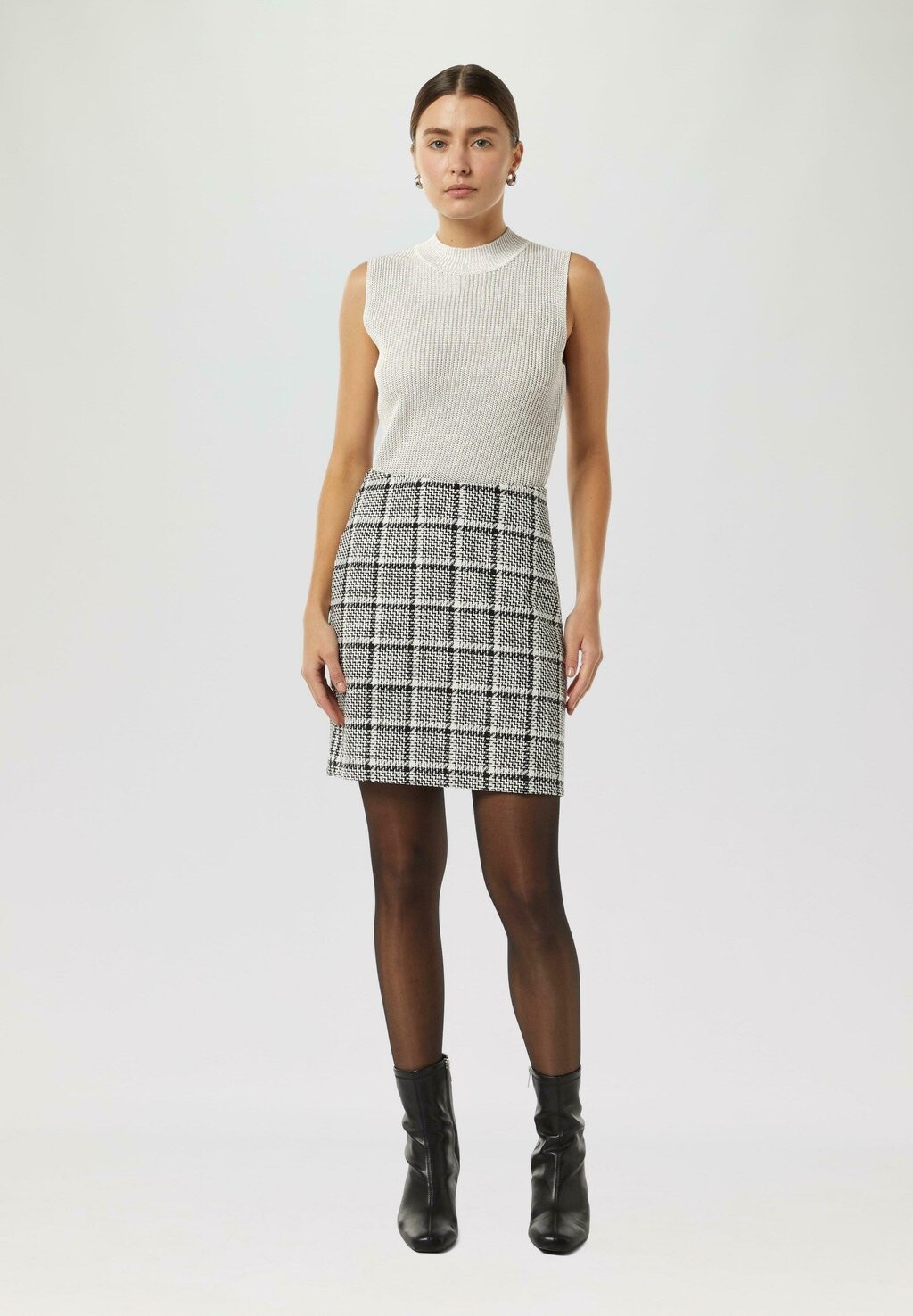 Джемпер ELASTISCHER MIT STEHKRAGEN comma, серебристый
Джемпер ELASTISCHER MIT STEHKRAGEN comma, серебристый