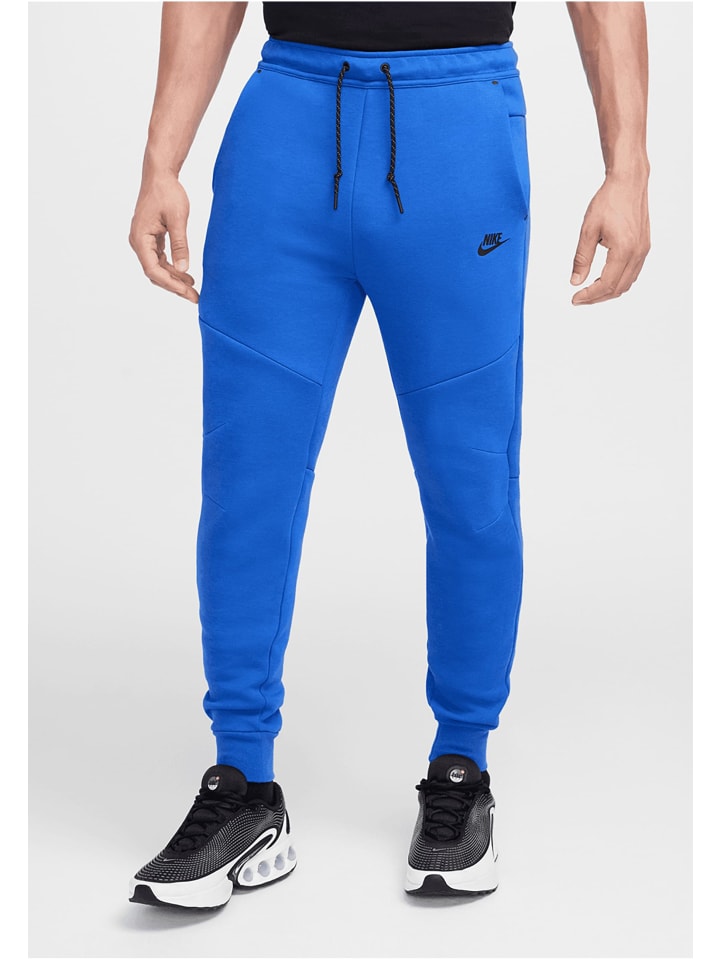 Спортивные брюки Nike
Спортивные брюки Nike