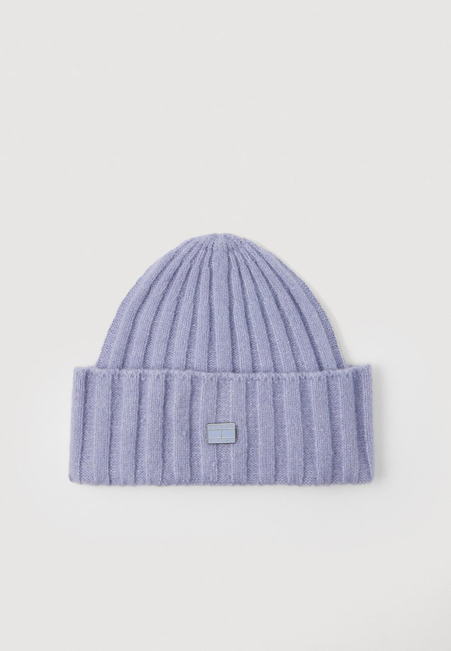 Шапка Tommy Jeans HERITAGE PLAQUE BEANIE, Periwinkle Dusk/Lilac
Шапка Tommy Jeans HERITAGE PLAQUE BEANIE, Periwinkle Dusk/Lilac