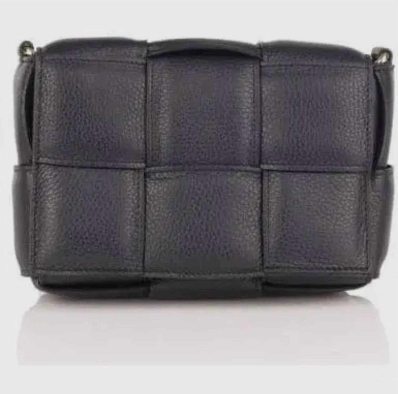 Женская объемная кросс-боди сумка в черном цвете Two Amicis
Женская объемная кросс-боди сумка в черном цвете Two Amicis