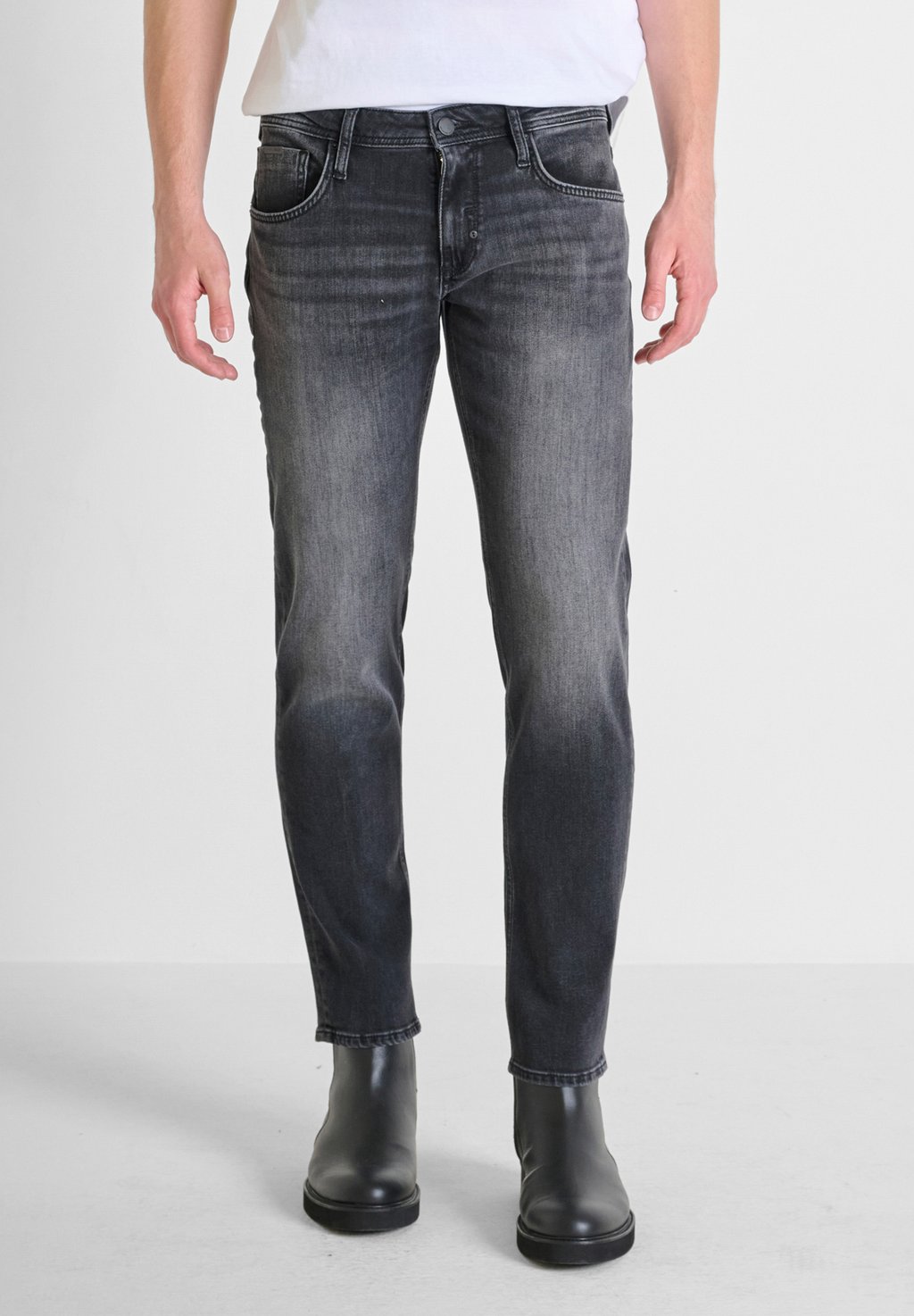 Джинсы облегающего кроя KURT COMFORT IN ICONIC Antony Morato, черный
Джинсы облегающего кроя KURT COMFORT IN ICONIC Antony Morato, черный