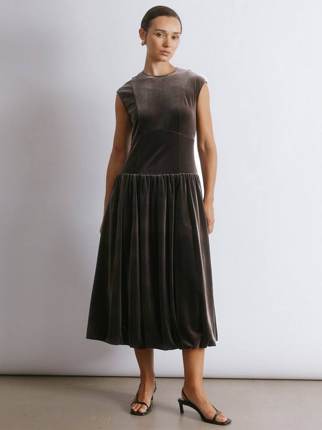 Велюровое платье миди с пышным бантом Albaray, Chocolate
Велюровое платье миди с пышным бантом Albaray, Chocolate