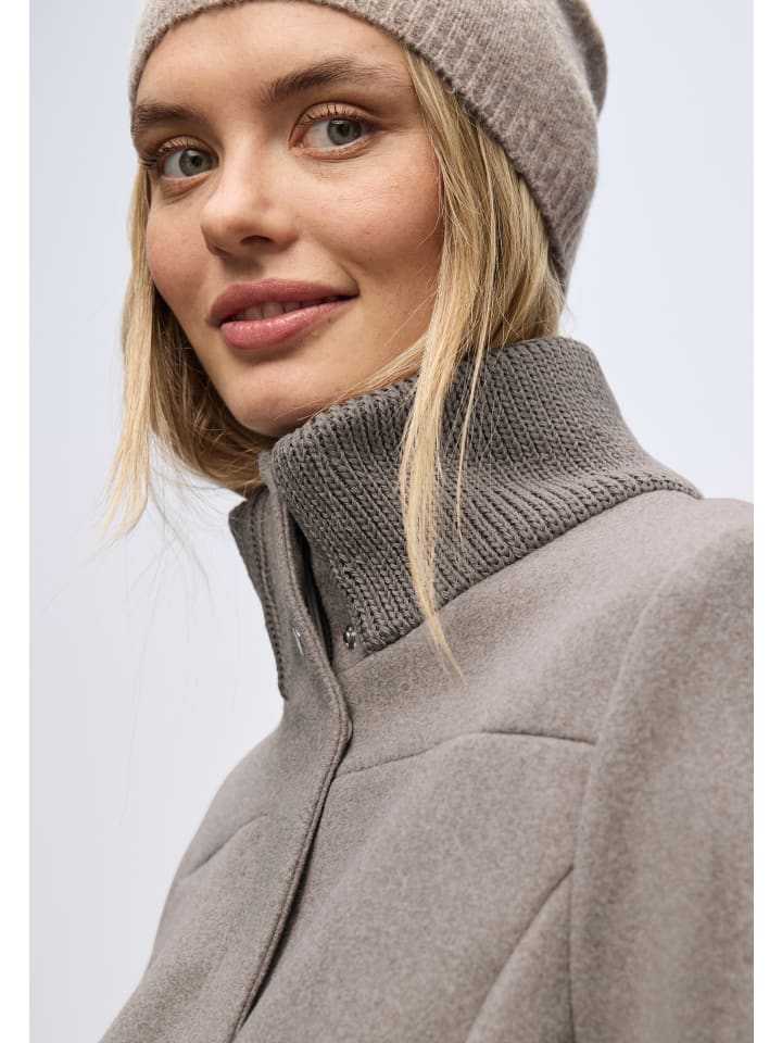 пальто бежевого цвета Street One
пальто бежевого цвета Street One