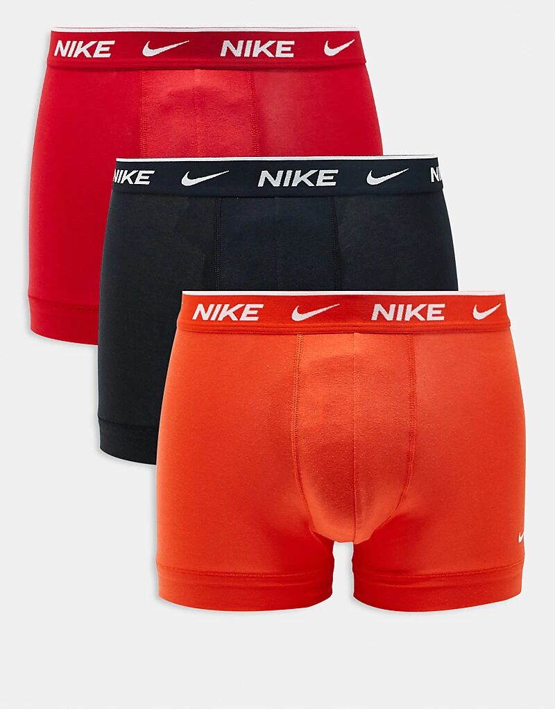Комплект из 3-х трусов-боксеров Nike Everyday из хлопка и эластичного материала в цветах оранжевый/красный/черный
Комплект из 3-х трусов-боксеров Nike Everyday из хлопка и эластичного материала в цветах оранжевый/красный/черный