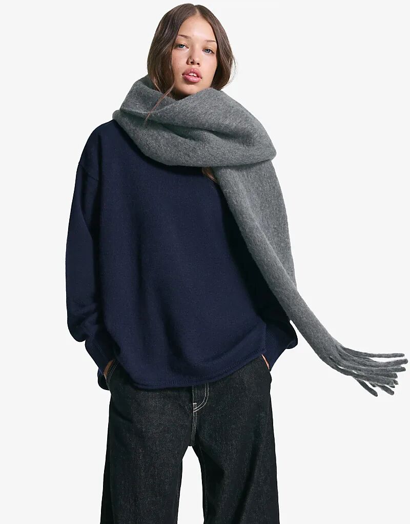 Одеяло-шарф Bershka темно-серого цвета
Одеяло-шарф Bershka темно-серого цвета