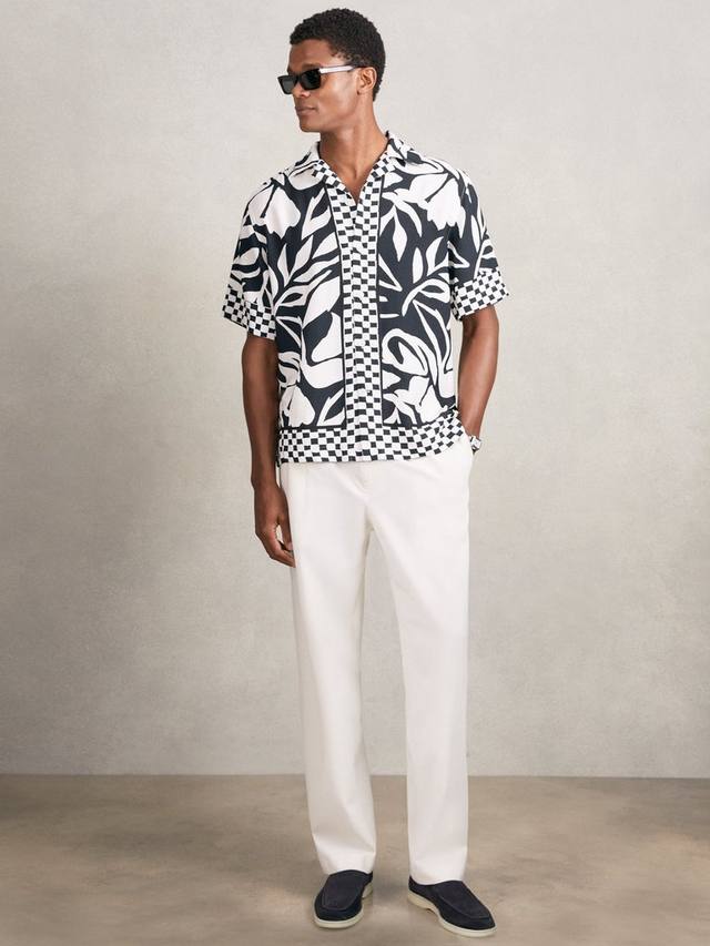 Beattie рубашка Regular Fit с цветочным принтом и отложным воротником Reiss, Navy/White
Beattie рубашка Regular Fit с цветочным принтом и отложным воротником Reiss, Navy/White