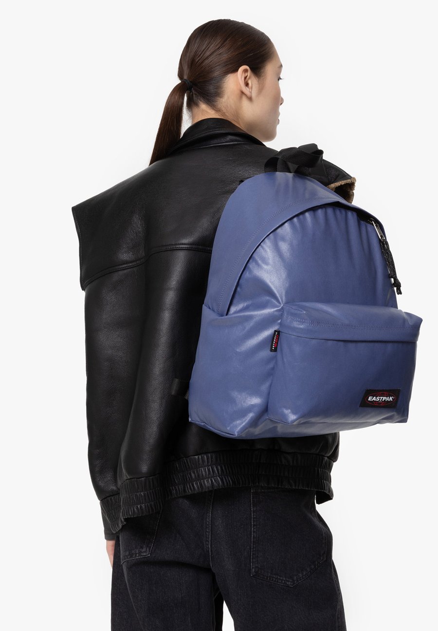 Рюкзак Eastpak DAY, Glossy Blue/Dark Blue
Рюкзак Eastpak DAY, Glossy Blue/Dark Blue