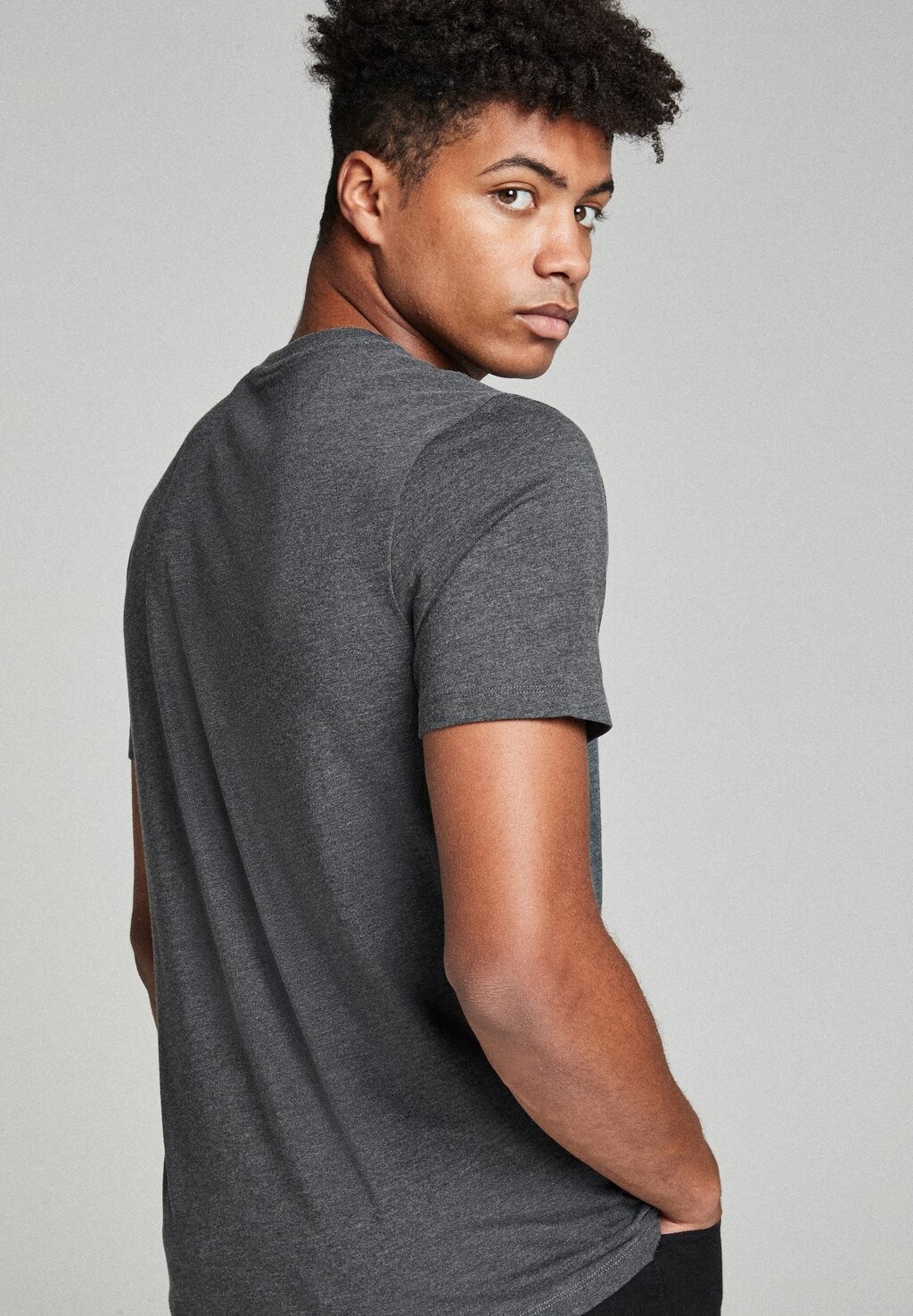 Базовая футболка Next, серая
Базовая футболка Next, серая