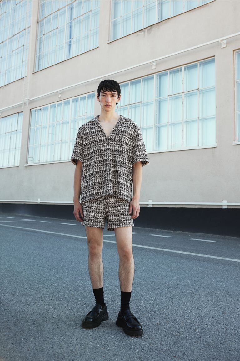 Структурированные шорты стандартной посадки H&M, черный
Структурированные шорты стандартной посадки H&M, черный