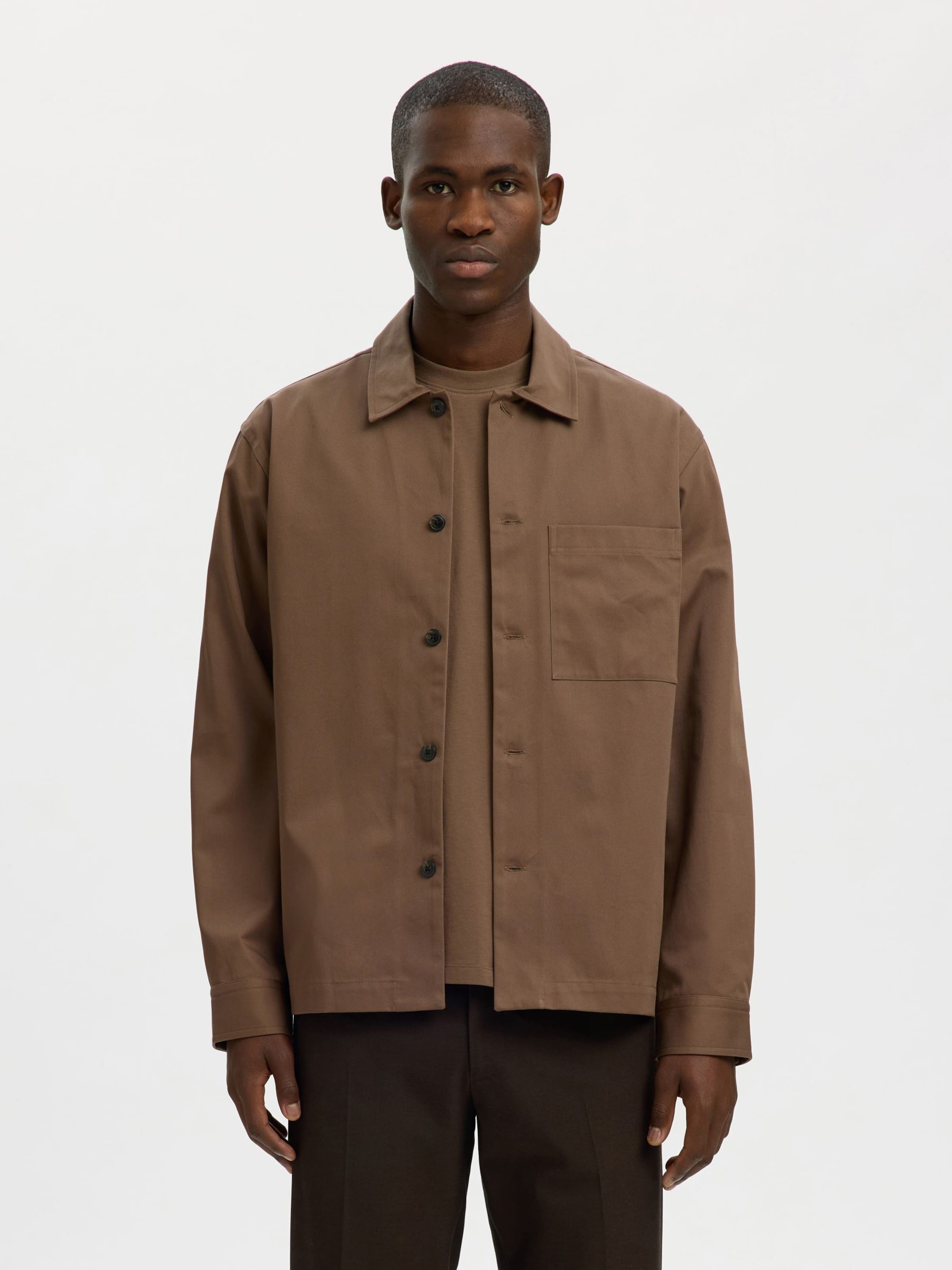 SELECTED Рубашка на пуговицах Regular fit в цвете Umbra
SELECTED Рубашка на пуговицах Regular fit в цвете Umbra