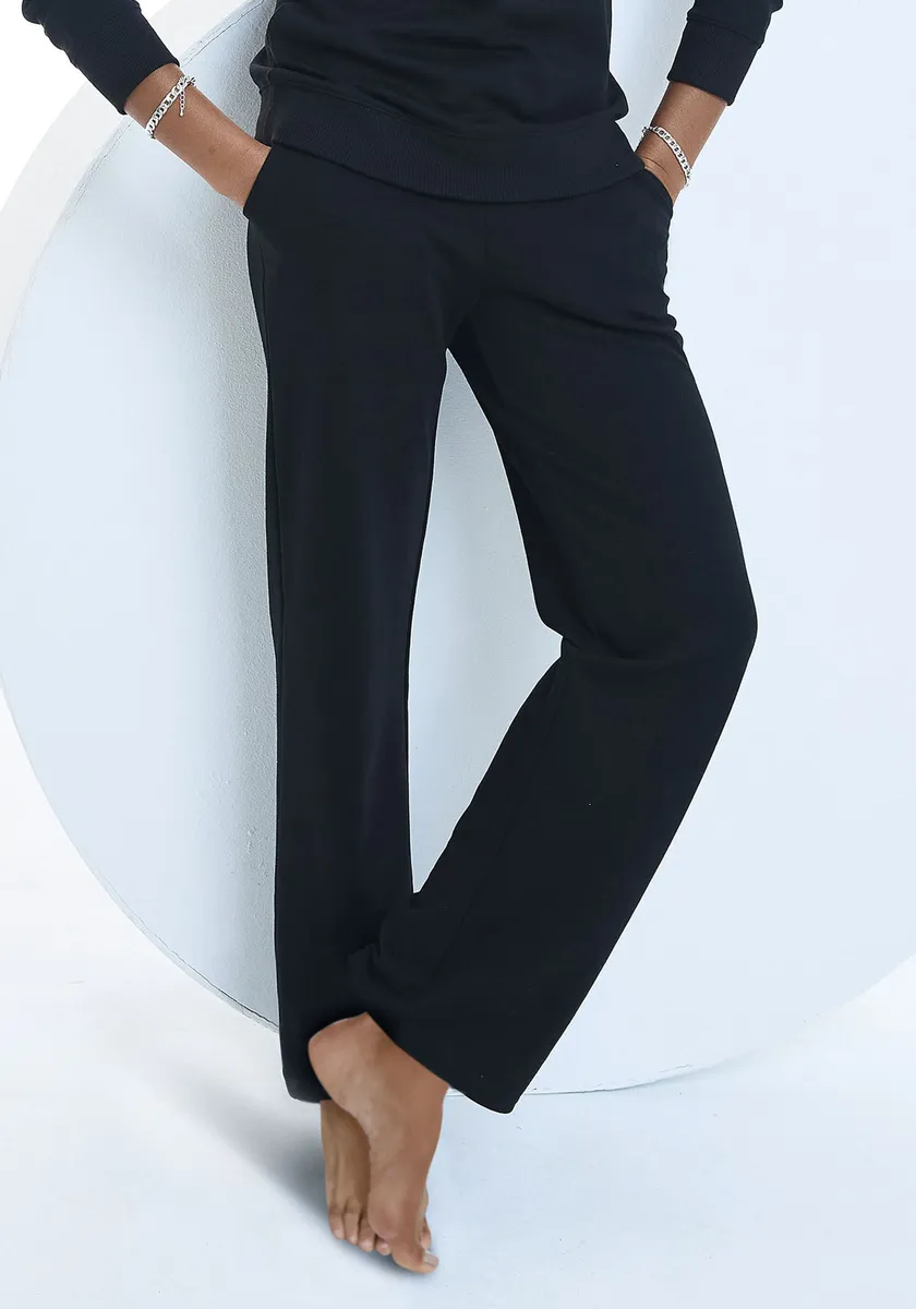 Bench Домашняя одежда Брюки для отдыха "брюки для отдыха с вышивкой логотипа" и боковыми карманами, одежда для дома, костюм для отдыха Bench Loungewear, черный
Bench Домашняя одежда Брюки для отдыха "брюки для отдыха с вышивкой логотипа" и боковыми карманами, одежда для дома, костюм для отдыха Bench Loungewear, черный