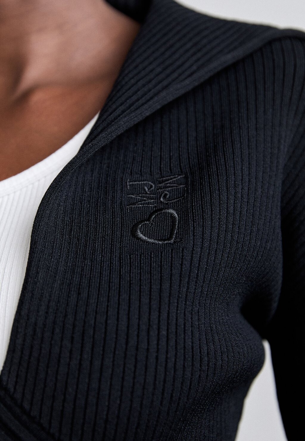 Кардиган PAINTER MOSCHINO, черный
Кардиган PAINTER MOSCHINO, черный