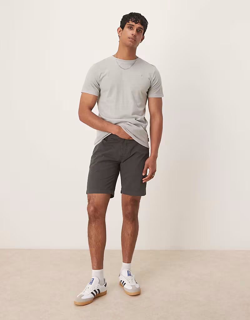 Шорты Scalpers Outfitters темно-синего цвета
Шорты Scalpers Outfitters темно-синего цвета