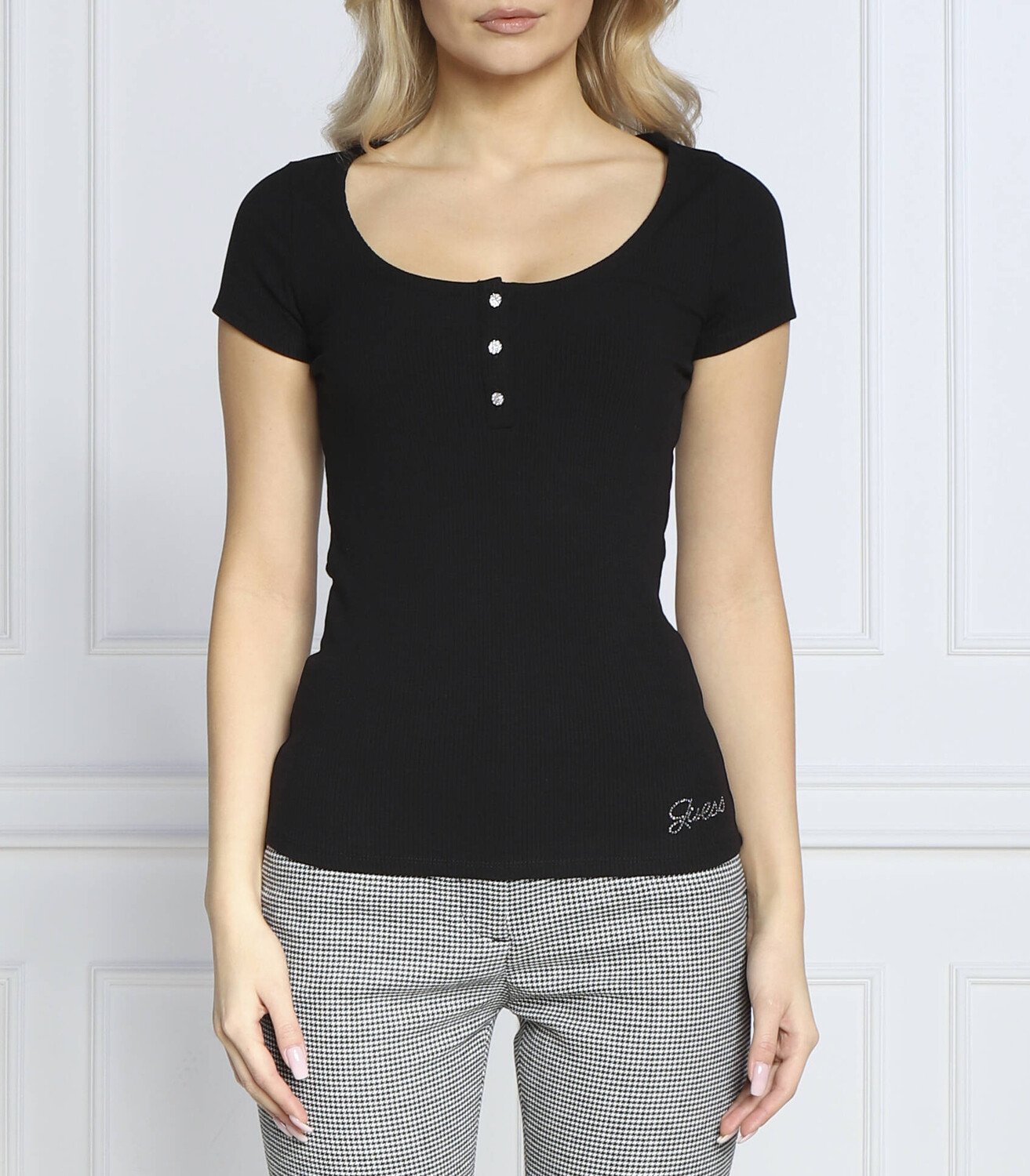 Блуза GUESS KARLEE Slim Fit, черный
Блуза GUESS KARLEE Slim Fit, черный