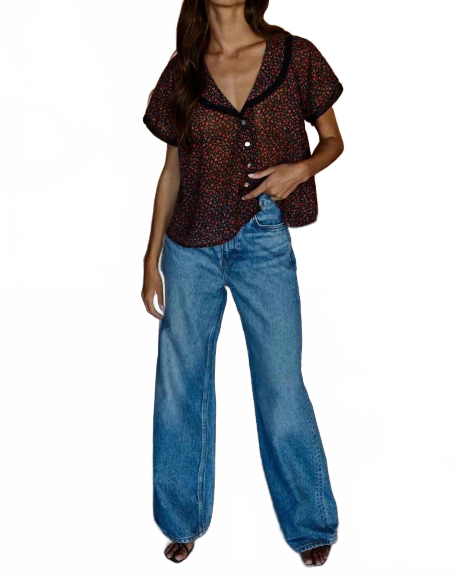 By Together Топ с цветочным принтом и воротником, черный с разноцветными вставками
By Together Топ с цветочным принтом и воротником, черный с разноцветными вставками