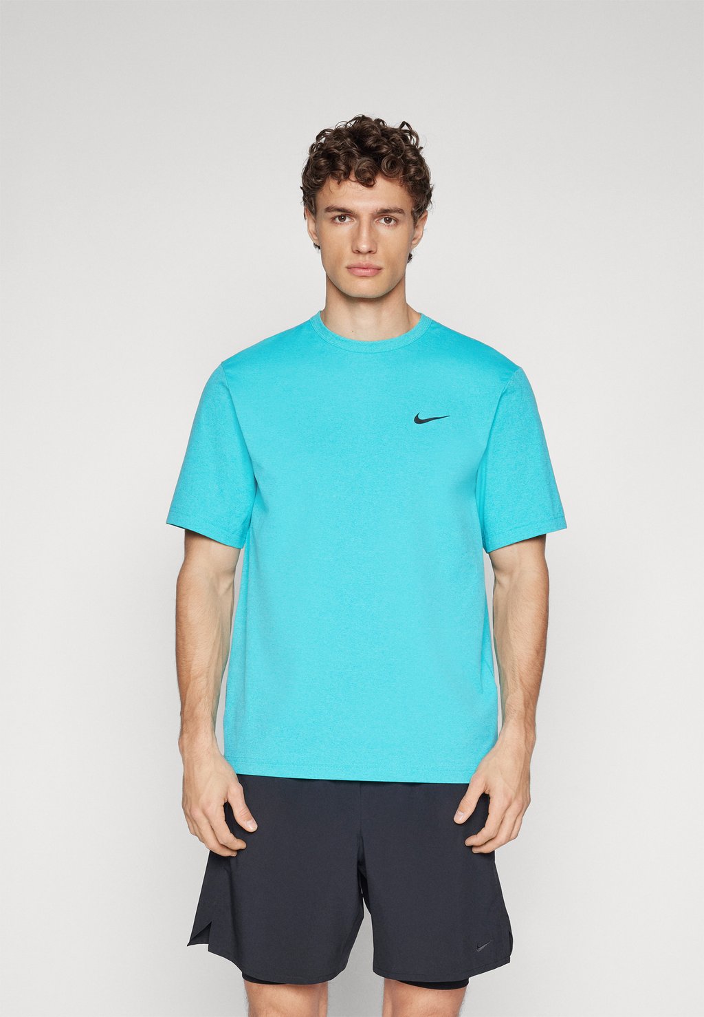 Спортивная футболка HYVERSE Nike Performance, бирюзовый
Спортивная футболка HYVERSE Nike Performance, бирюзовый