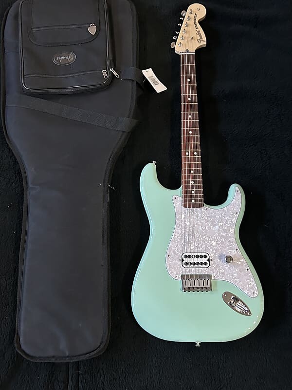 Электрогитара Fender Limited Edition Tom DeLonge Signature Stratocaster Green 7lbs. 4.3 oz #MX23053864
Электрогитара Fender Limited Edition Tom DeLonge Signature Stratocaster Green 7lbs. 4.3 oz #MX23053864